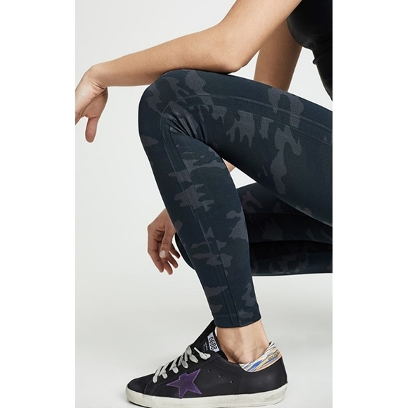 🌸 NEW Spanx | Camouflage High Waist Knit Leggings M - Picture 2 of 11